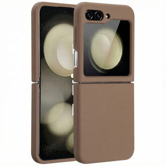 Accezz Liquid Silicone Backcover met MagSafe voor Samsung Galaxy Z Flip 5 Telefoonhoesje Bruin