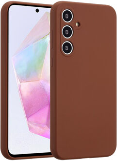Accezz Liquid Silicone Backcover voor de Samsung Galaxy A35 - New Tea Brown Bruin