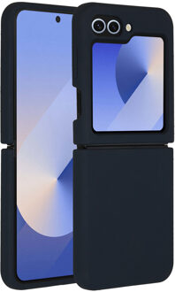 Accezz Liquid Silicone Backcover voor de Samsung Galaxy Z Flip 6 - Donkerblauw