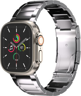Accezz Mat Titanium bandje voor de Apple Watch Series 1 t/m 11 / SE / Ultra (44/45/46/49 mm) - Zilver - 49 mm