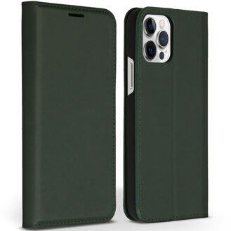 Accezz Premium Leather Slim Book Case voor Apple iPhone 12 (Pro) Telefoonhoesje Groen