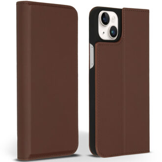 Accezz Premium Leather Slim Bookcase voor de Apple iPhone 14 Plus - Bruin