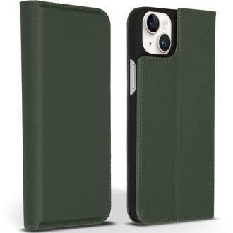 Accezz Premium Leather Slim Bookcase voor de Apple iPhone 14 Plus - Groen