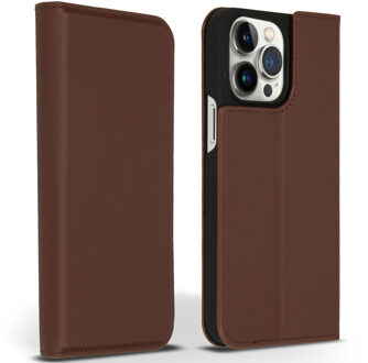 Accezz Premium Leather Slim Bookcase voor de Apple iPhone 14 Pro Max - Bruin