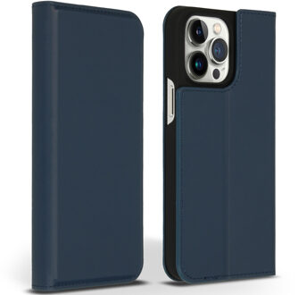 Accezz Premium Leather Slim Bookcase voor de Apple iPhone 14 Pro Max - Donkerblauw
