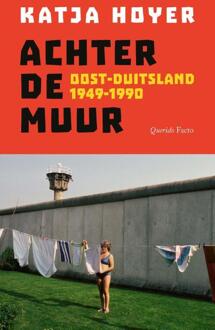 Achter de Muur -  Katja Hoyer (ISBN: 9789025317874)