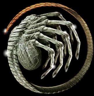 Alien Facehugger Curled Women's Cropped Hoodie - Black - XS - Zwart