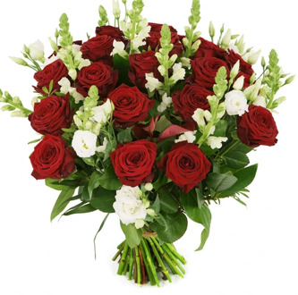 Altijd raak: Rode rozen en witte bloemen
