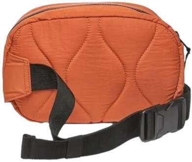 Amber Oranje crossovertas