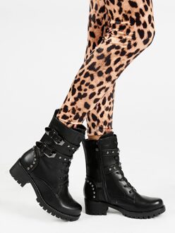 Amfibieën met bandjes en studs 38