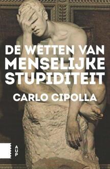 Amsterdam University Press De wetten van menselijke stupiditeit - Boek Carlo Cipolla (9462980896)