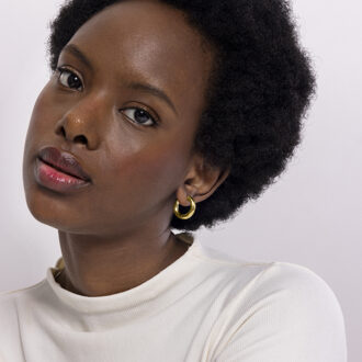 Amyck oorbellen afgewerkt in 18k geel goud