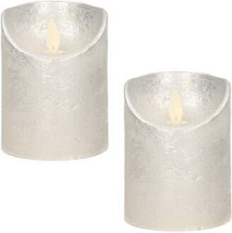 Anna's Collection 2x Zilveren LED kaarsen / stompkaarsen met bewegende vlam 10 cm
