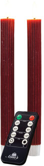 Anna's Collection LED dinerkaarsen - 2x st - bordeaux rood - ribbel - 23 cm - met afstandsbediening