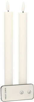 Anna's Collection Led kaarsen/dinerkaarsen - 2x st - wit - ribbel - 23 cm - 3D vlam - afstandsbediening