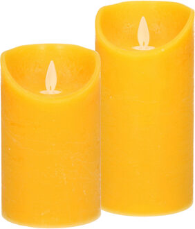 Anna's Collection LED kaarsen/stompkaarsen - set 2x - oker geel - H12,5 en H15 cm - bewegende vlam - LED kaarsen