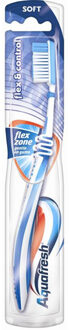 Aquafresh Flex & Control tandenborstel (soft), 1 stuk