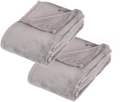 Atmosphera Fleece deken of plaid harig - 2x - lichtgrijs - 125 x 150 cm - polyester - Bankdeken - Fleece plaid