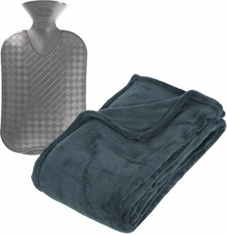 Atmosphera Fleece deken/plaid Blauwgrijs 130 x 180 cm en een warmwater kruik 2 liter