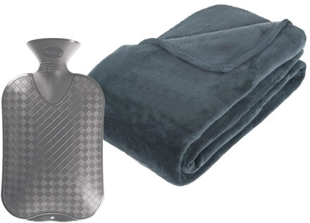 Atmosphera Fleece deken/plaid Blauwgrijs 230 x 180 cm en een warmwater kruik 2 liter - Plaids