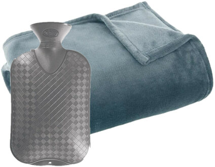 Atmosphera Fleece deken/plaid Grijsblauw 130 x 180 cm en een warmwater kruik 2 liter - Plaids