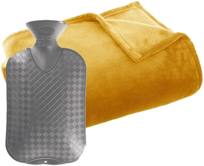 Atmosphera Fleece deken/plaid Oker Geel 130 x 180 cm en een warmwater kruik 2 liter