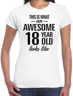 Awesome 18 year - cadeau t-shirt - wit - voor dames - Verjaardag XL