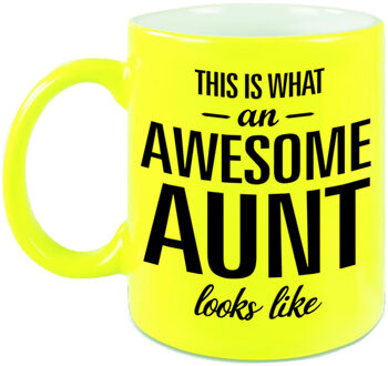 Awesome aunt / tante fluor gele cadeau mok / verjaardag beker 330 ml - feest mokken Geel