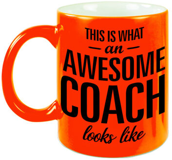 Awesome coach cadeau mok / beker neon oranje 330 ml - feest mokken