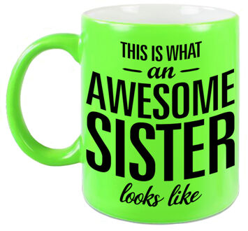 Awesome sister cadeau mok / beker neon groen voor zus 330 ml - feest mokken
