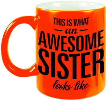 Awesome sister cadeau mok / beker neon oranje voor zus 330 ml - feest mokken