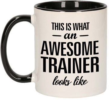 Awesome trainer / Geweldige trainer mok / beker zwart wit 300 ml - Cadeau mokken - feest mokken