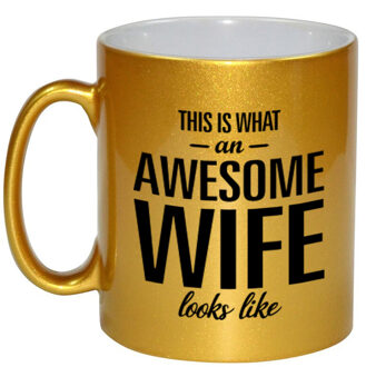 Awesome wife / echtgenote gouden cadeau mok / verjaardag beker 330 ml - feest mokken Goudkleurig