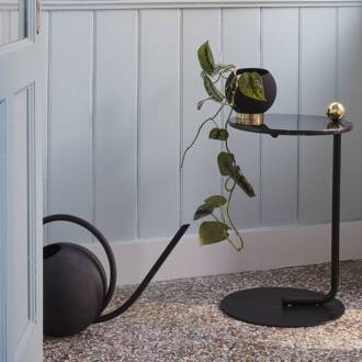 AYTM bloempot Globe, Ø 17 cm, zwart, aluminium, staal zwart, goud