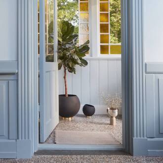 AYTM bloempot Globe, Ø 37 cm, zwart, aluminium, staal zwart, goud