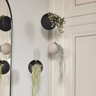 AYTM Globe bloempot, hangend, Ø 21 cm, zwart, aluminium zwart, goud