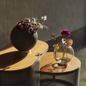 AYTM Globe bloempot, Ø 30 cm, zwart, aluminium, staal zwart, goud