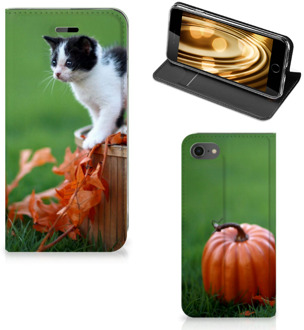 B2Ctelecom Book case iPhone 8 | 7 en iPhone SE (2020) Hoesje Kitten