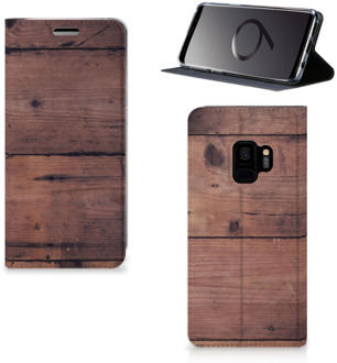 B2Ctelecom Samsung Galaxy S9 Flip Style Cover Old Wood