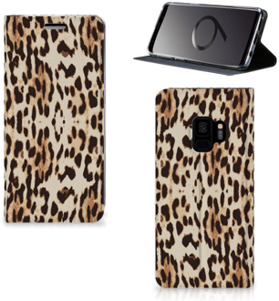 B2Ctelecom Samsung S9 Flipcover Leopard