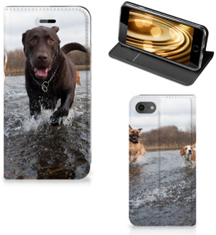 B2Ctelecom Wallet Case iPhone SE (2020) | 7/8 Hoesje Honden