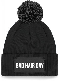Bad hair day muts met pompon unisex one size - Zwart One size