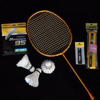 Badminton racket full carbon super licht 5u squad aanval type smash enkel schot hoge kilo carbon battledore gouden