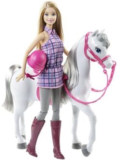 Barbie pop en paard Roze