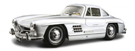 Bburago Modelauto Mercedes-benz 300sl Gullwing 1954 Zilver 19 X 7 X 5 Cm - Schaal 1:24 - Speelgoedauto - Miniatuurauto
