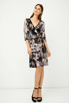 Bedrukte jersey imitatiewikkeljurk in zwarte tinten