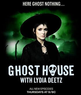 Beetlejuice Ghost House With Lydia Deetz Unisex T-Shirt - Black - 5XL Zwart
