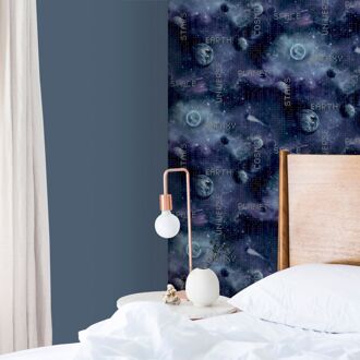 Behang Good Vibes Galaxy Planets and Text zwart en paars Multikleur