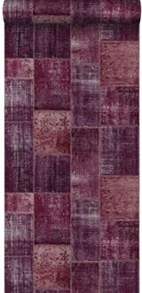 behang Marrakech kelim patchwork tapijt intens bordeaux rood Blauw