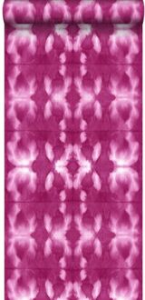 behang tie-dye shibori motief intens fuchsia roze - 53 cm x 1